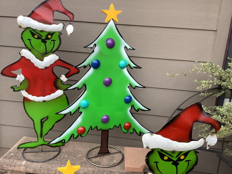 Large tree with spheres