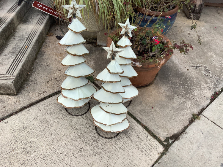 White wash ruffled tree set